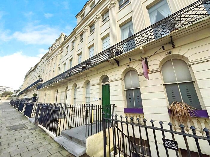 1 Bedroom Flat To Rent In Oriental Place, Brighton, East Sussex, BN1