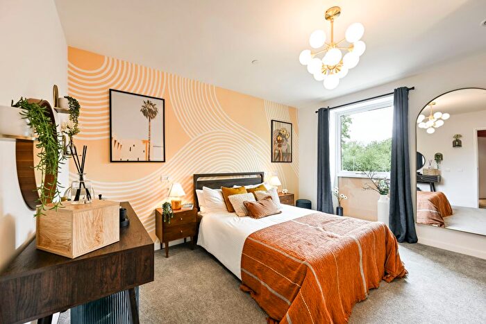 2 Bedroom Flat For Sale In Albert Road, Barnet, EN4