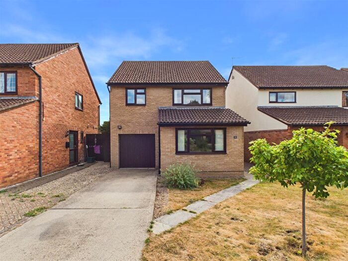 4 Bedroom Detached House For Sale In Fircroft Close, Hucclecote, GL3