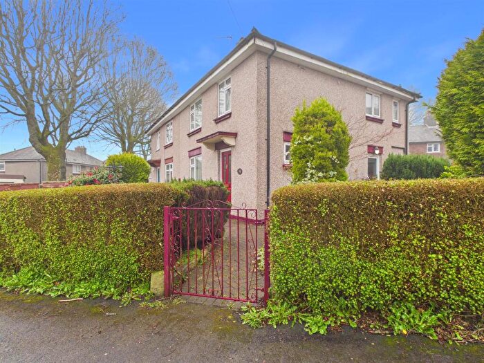 3 Bedroom Semi-Detached House For Sale In Sherwood Road, Buxton, SK17