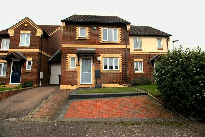 2 Bedroom Detached House To Rent In Clover Avenue, Bedford, MK41