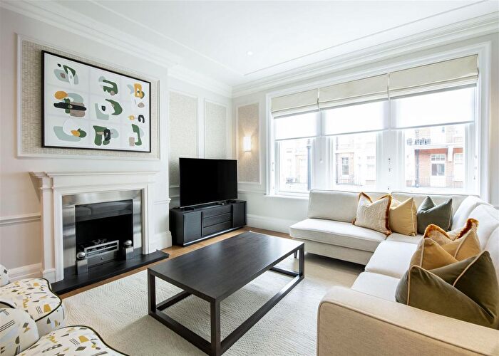 3 Bedroom Flat To Rent In Duke Street, London, W1K