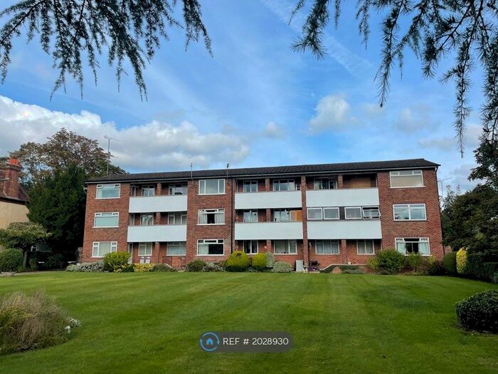 2 Bedroom Flat To Rent In Ray Park Avenue, Maidenhead, SL6