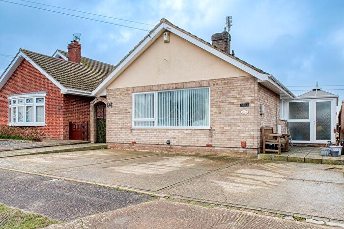 2 Bedroom Detached Bungalow For Sale In Yew Tree Close, Bradwell, NR31