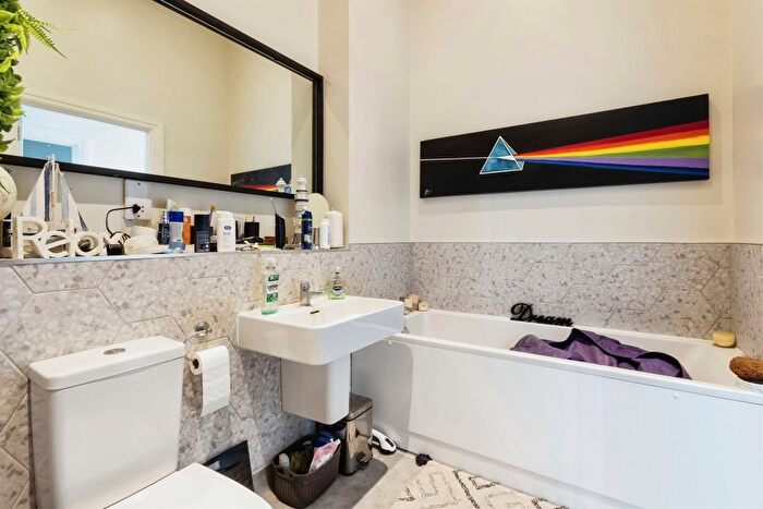 2 Bedroom Flat For Sale In Green Street, Nottingham, NG2