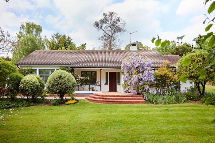 4 Bedroom Detached Bungalow To Rent In Rectory Road, Taplow, SL6