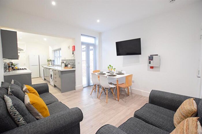 5 Bedroom Terraced House To Rent In Allison Street - Student House - /, LN1