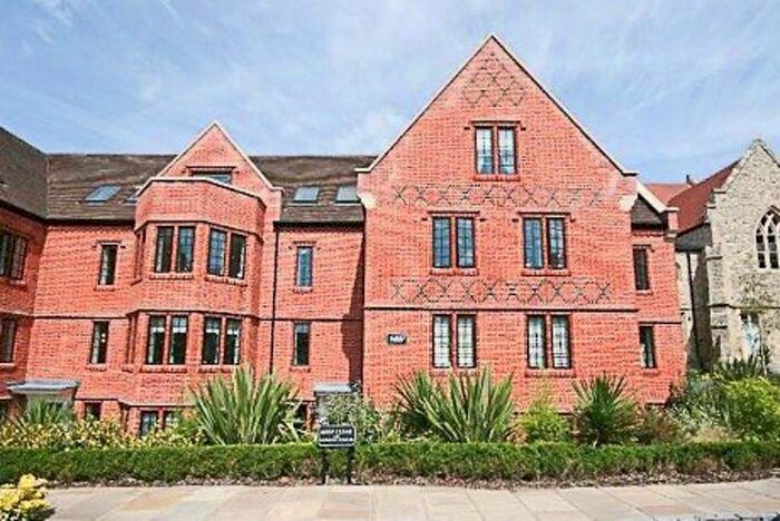 2 Bedroom Flat To Rent In The Galleries, Warley, Brentwood, CM14