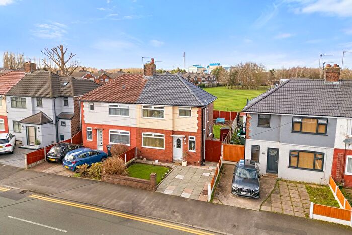 3 Bedroom Semi-Detached House For Sale In Dykin Road, Widnes, WA8