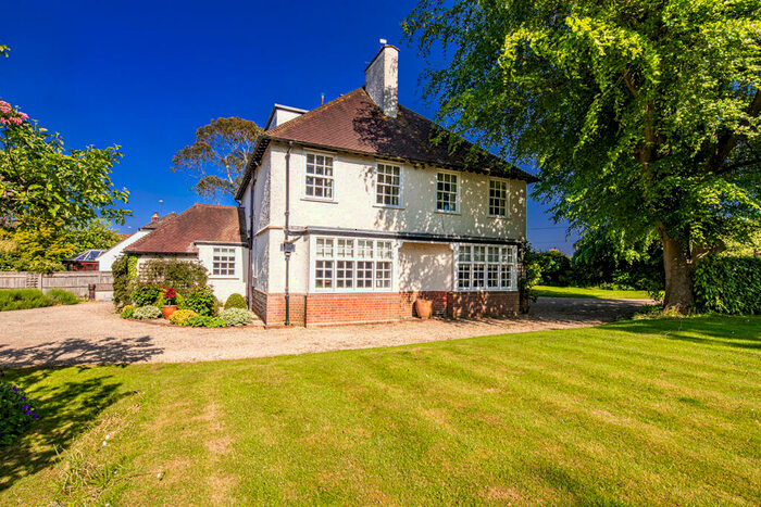 6 Bedroom Detached House For Sale In The Old Parsonage, Whitchurch Hill, RG8