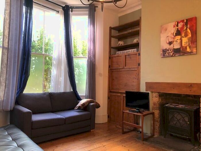 1 Bedroom Flat To Rent In Scawen Road, London, SE8