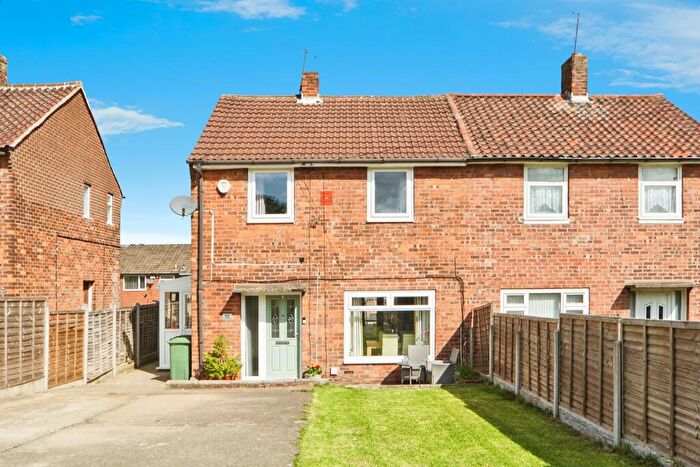 2 Bedroom Semi-Detached House For Sale In Ganners Way, Leeds, LS13