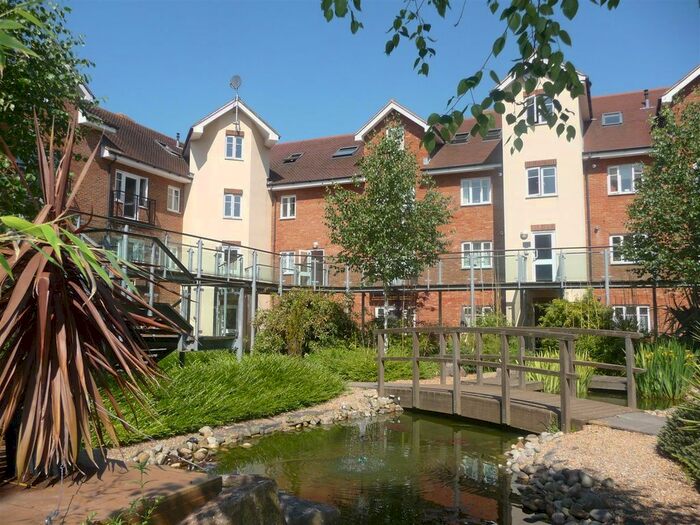 1 Bedroom Flat To Rent In Lumley Road, Horley, RH6