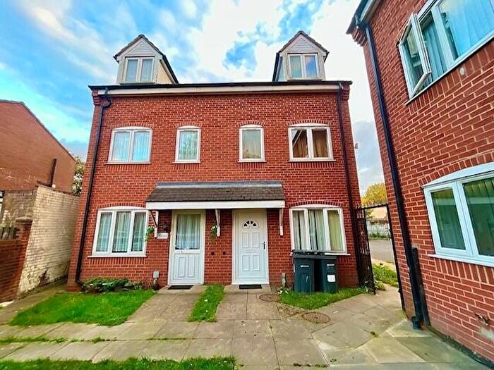 4 Bedroom House To Rent In Burlington Mews, Small Heath, B10