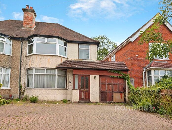 3 Bedroom Semi Detached House For Sale In Elm Road, Earley, Wokingham, RG6