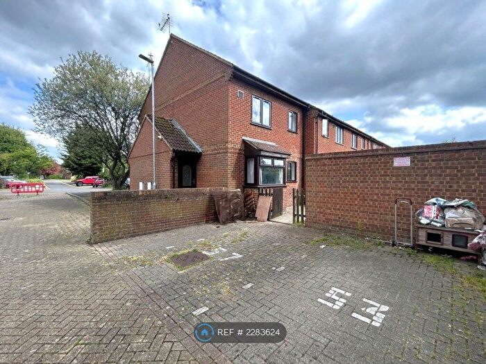 1 Bedroom Semi Detached House To Rent In Boltons Lane, Hayes, UB3