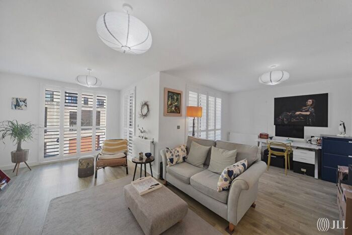 3 Bedroom End Terrace House For Sale In Potters Row, London, E20