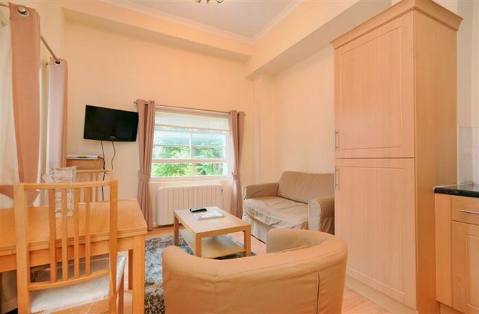 1 Bedroom Apartment To Rent In Kings Road, Chelsea, SW10