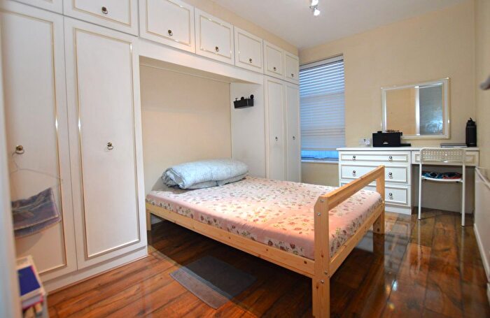 1 Bedroom Flat For Sale In Marlowe Gardens, London, SE9