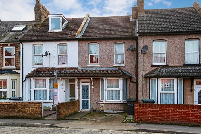 3 Bedroom Terraced House To Rent In Wrotham Road, Gravesend, Kent, DA11