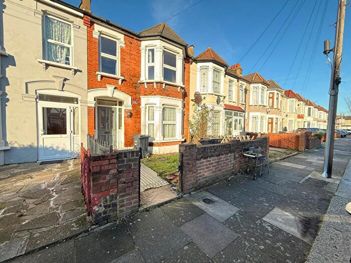 3 Bedroom Property For Sale In Clandon Road, Seven Kings, IG3