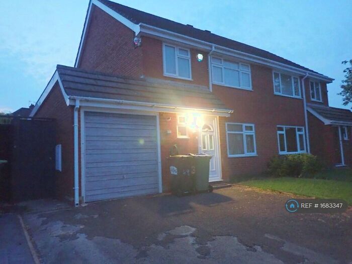3 Bedroom Semi-Detached House To Rent In Broadway, Oldbury, B68
