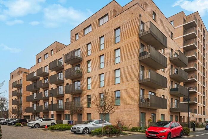 2 Bedroom Flat For Sale In Meadowview Close, Harrow, HA1