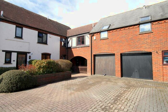 4 Bedroom Terraced House To Rent In Farriers Reach, Bishops Cleeve, GL52
