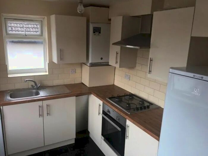 2 Bedroom Flat To Rent In Rose Court, Whitehorse Lane, London, SE25