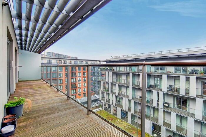 2 Bedroom Flat To Rent In Royal Carriage Mews, Woolwich, London, SE18