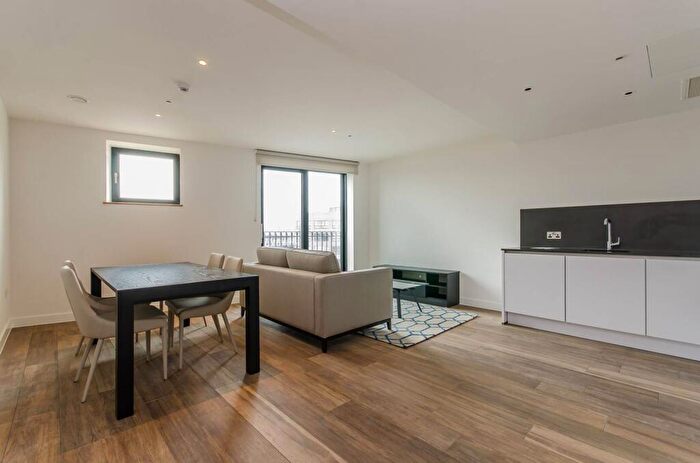 1 Bedroom Flat To Rent In Three Colts Lane, Bethnal Green, London, E2