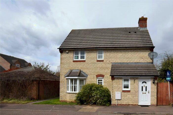 3 Bedroom Semi-Detached House To Rent In Bryony Road, Bicester, Oxfordshire, OX26