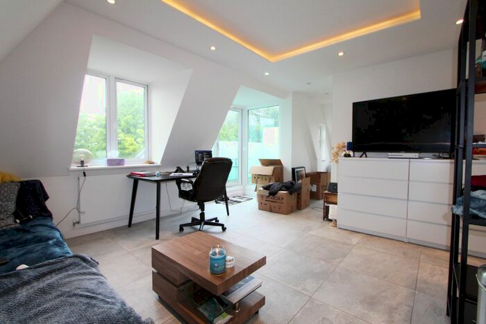 1 Bedroom Flat To Rent In Langton Court, Parson Street, London, NW4