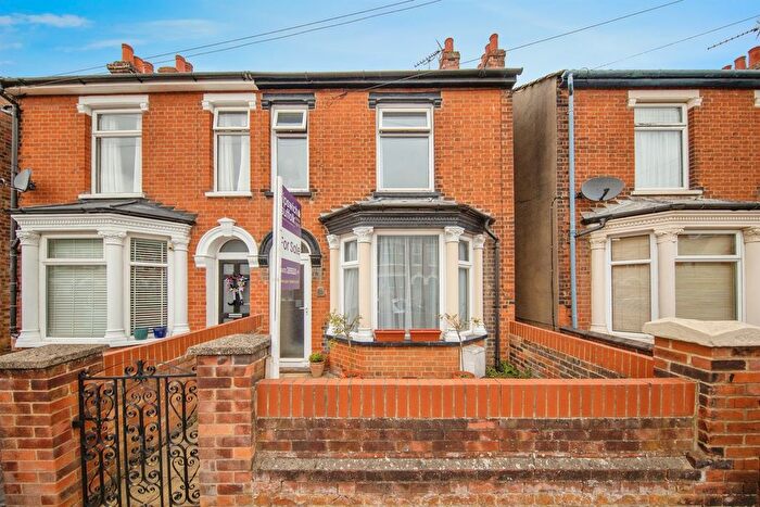 3 Bedroom Semi Detached House For Sale In Ruskin Road, Ipswich, IP4