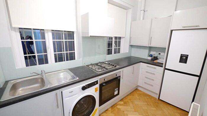 3 Bedroom Flat To Rent In Town Centre, Hatfield, AL10