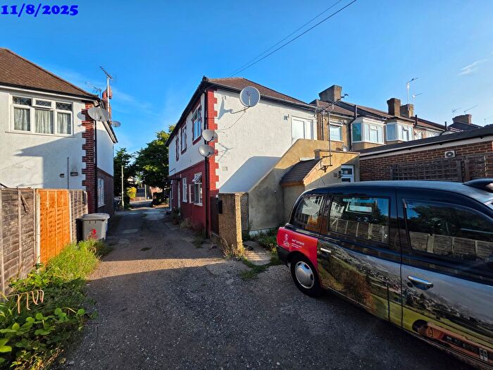 Studio To Rent In Osidge Lane, Southgate, N14