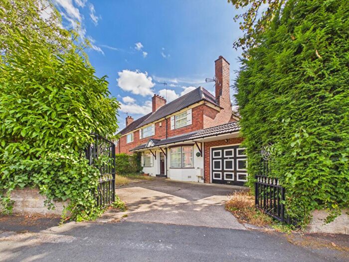 3 Bedroom Semi-Detached House For Sale In James Road, Great Barr, Birmingham, B43