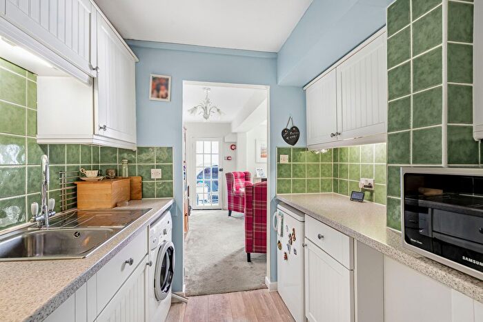 1 Bedroom Flat For Sale In Den Crescent, Teignmouth, TQ14