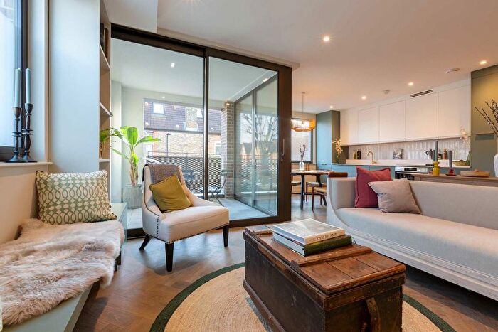 2 Bedroom Flat For Sale In Craven Avenue, Exeter House - Ealing, W5