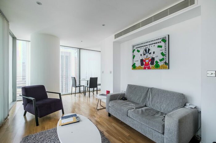 1 Bedroom Flat To Rent In The Landmark, Canary Wharf, E14