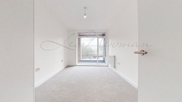 2 Bedroom Flat To Rent In Caroline Street, Limehouse, London, E1