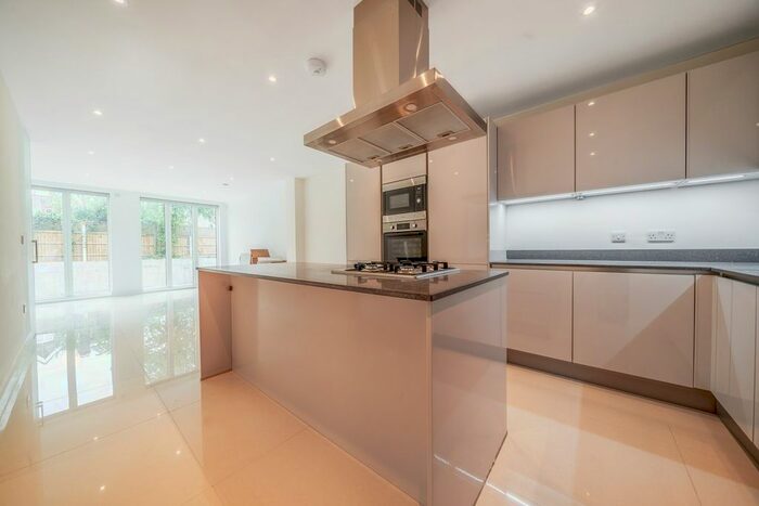 3 Bedroom Flat To Rent In Cranbrook Road, Wimbledon, London, SW19