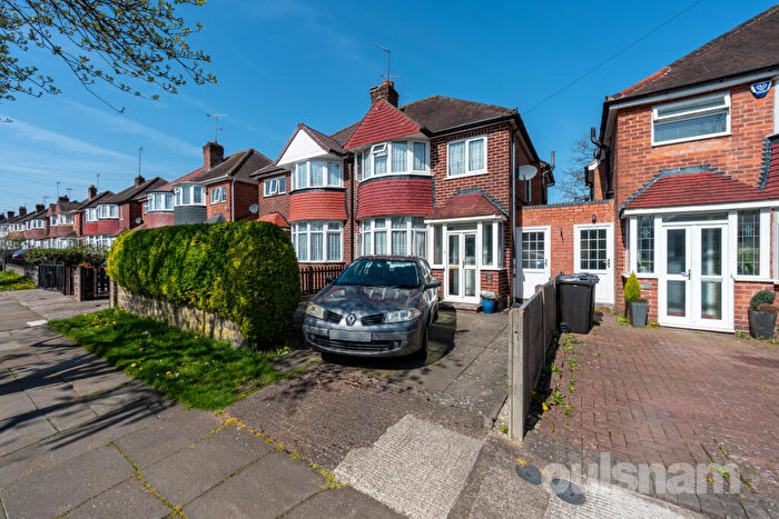 3 Bedroom Semi Detached House For Sale In Great Stone Road, Northfield, Birmingham, B31
