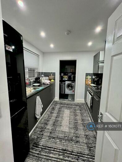 3 Bedroom Terraced House To Rent In Swabey Road, Slough, SL3