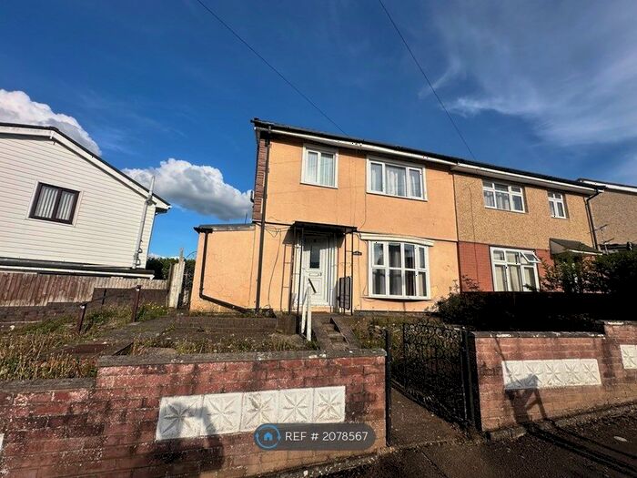 3 Bedroom Semi-Detached House To Rent In Greenhill Road, Rugby, CV22