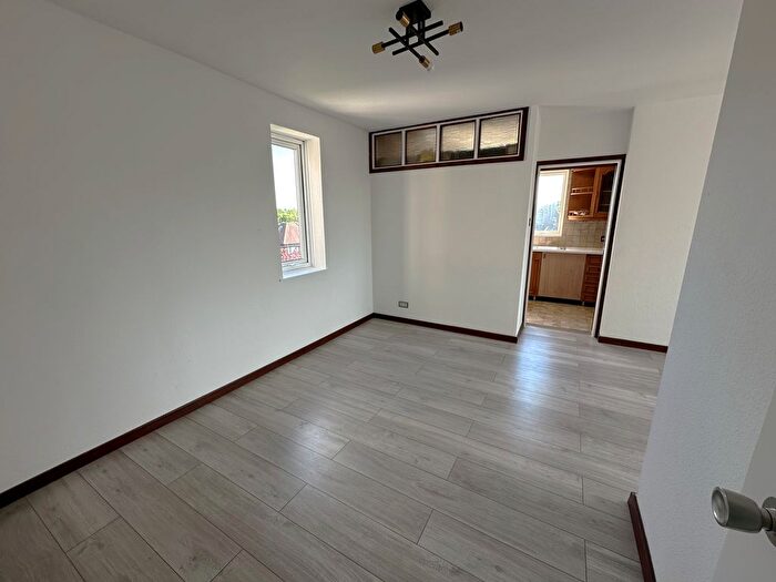 2 Bedroom Flat To Rent In Bridge Lane, London, NW11