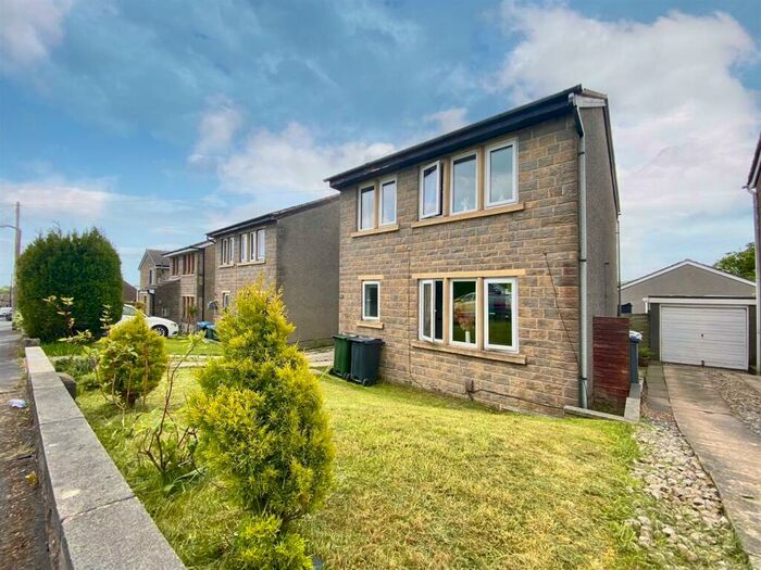 3 Bedroom Detached House To Rent In Longlands Avenue, Denholme, BD13