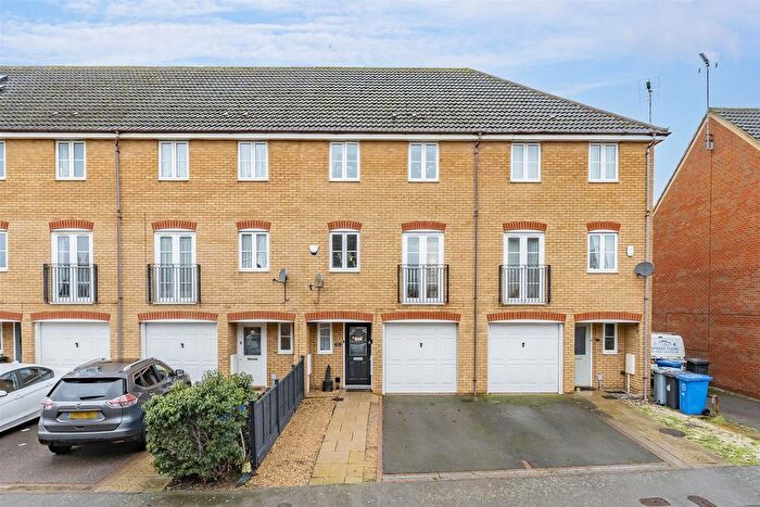 4 Bedroom Town House For Sale In Tailby Avenue, Kettering, NN16