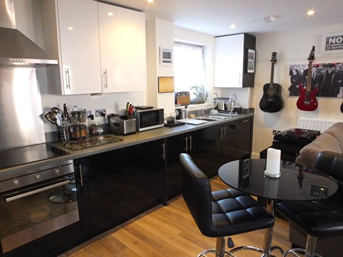 2 Bedroom Flat For Sale In Cumbrian Way, Southampton, SO16