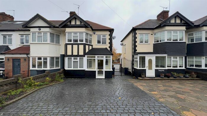 3 Bedroom Property To Rent In Westview Drive, Woodford Green, IG8